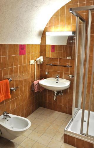 Hotel Grauer Baer Брессаноне Экстерьер фото