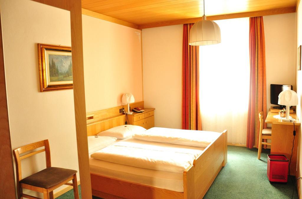 Hotel Grauer Baer Брессаноне Номер фото
